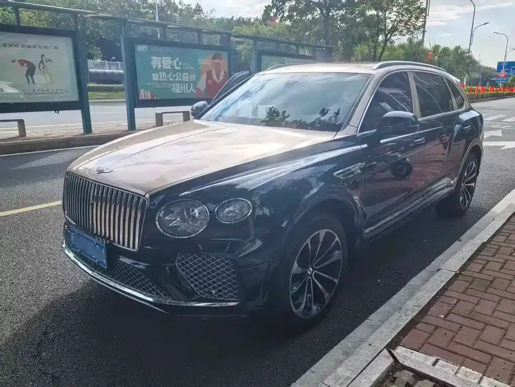 Bentley Bentayga 2023 из CN, фото 1