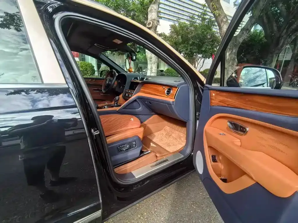 Bentley Bentayga 2023 из CN, фото 4