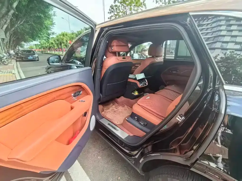 Bentley Bentayga 2023 из CN, фото 5