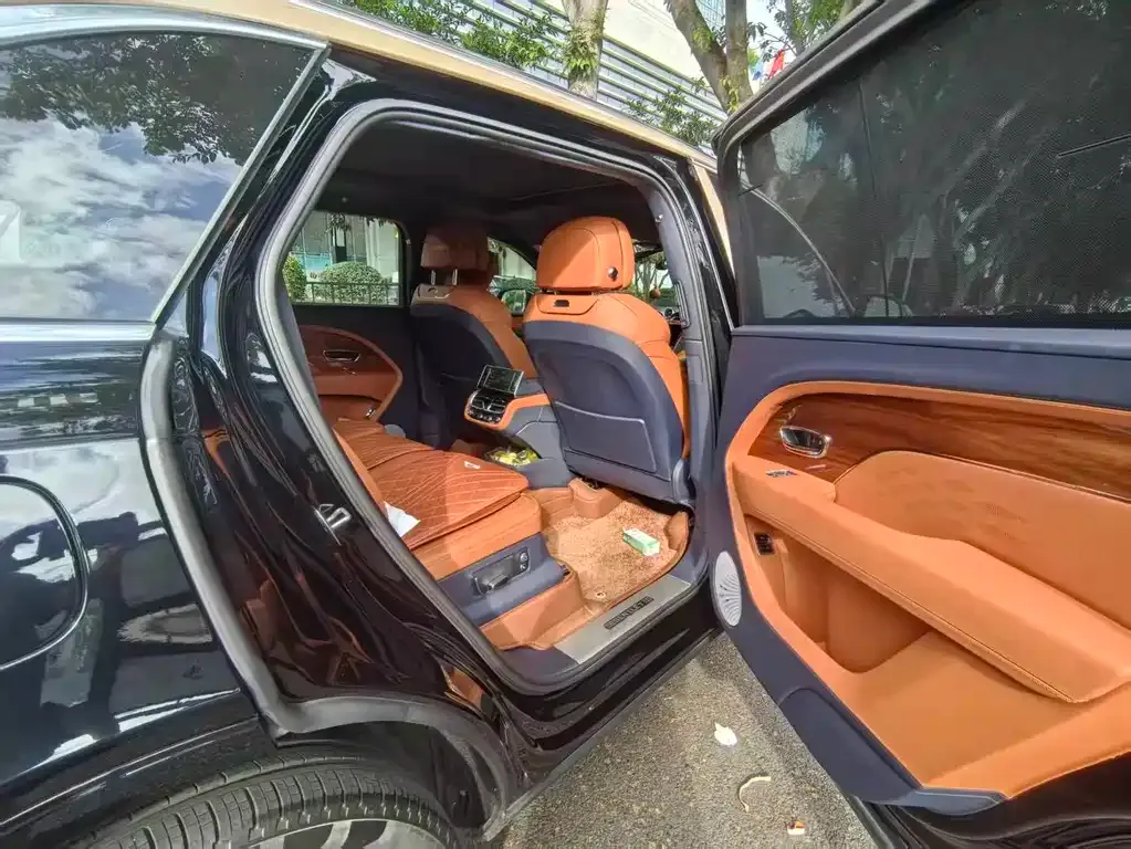 Bentley Bentayga 2023 из CN, фото 6