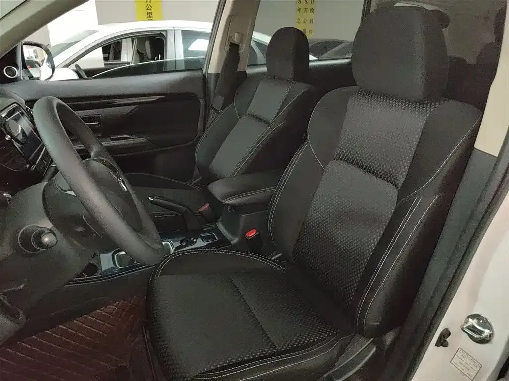 Mitsubishi Outlander 2021 из CN, фото 7