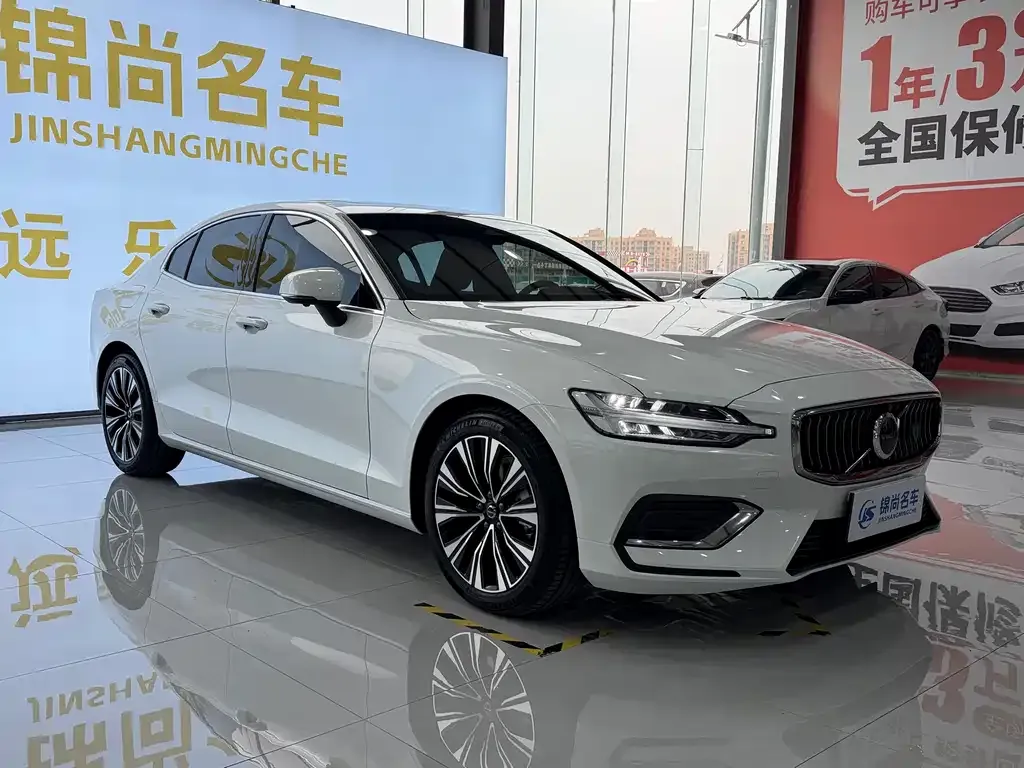 Volvo S60 2024 из CN, фото 4
