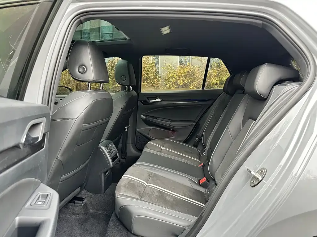Volkswagen Golf 2021 из CN, фото 8