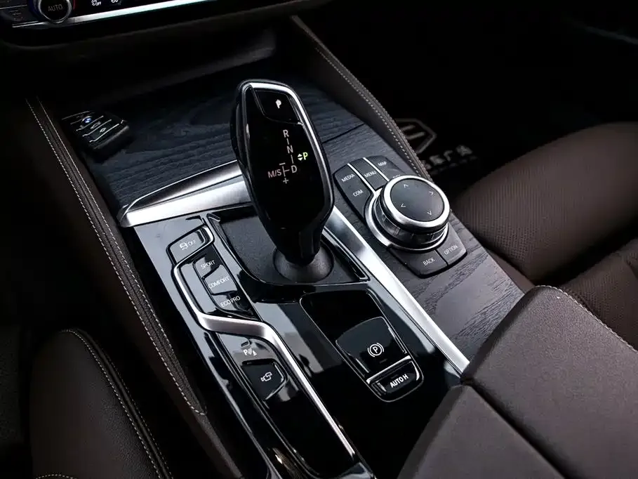 BMW 5 Series 2022 из CN, фото 9