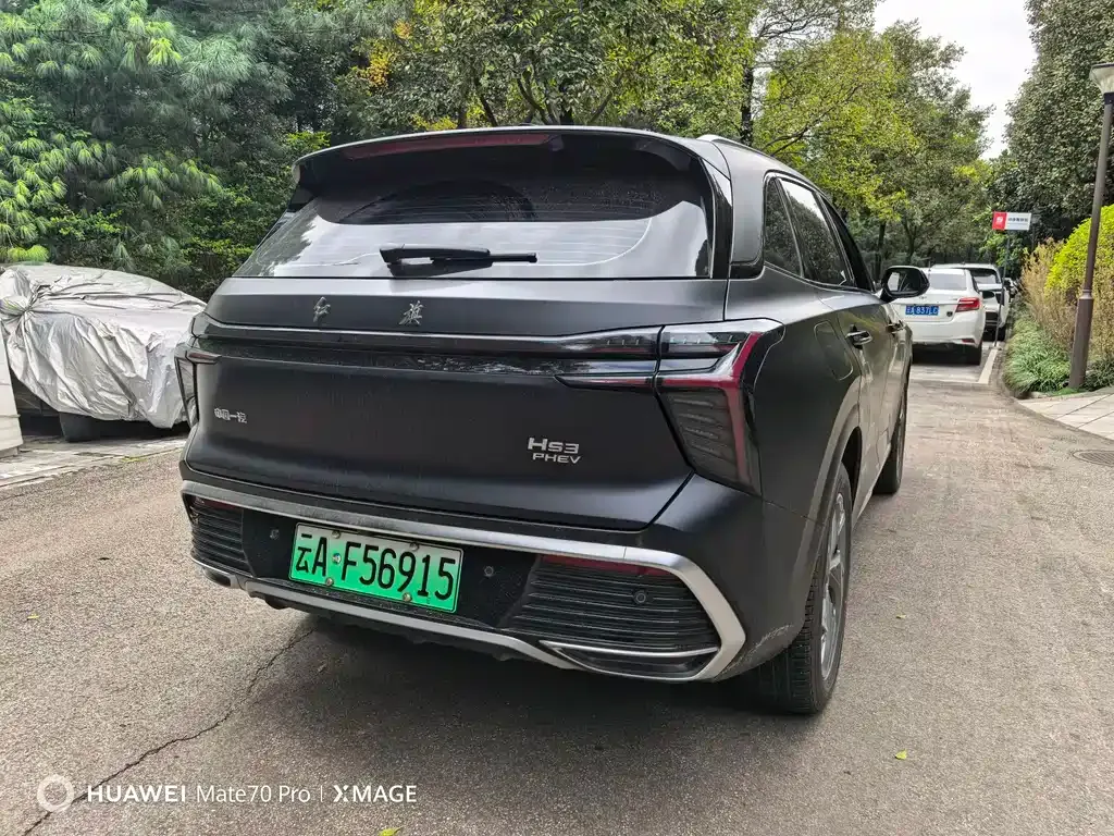 Hongqi HS3 PHEV — фото 4