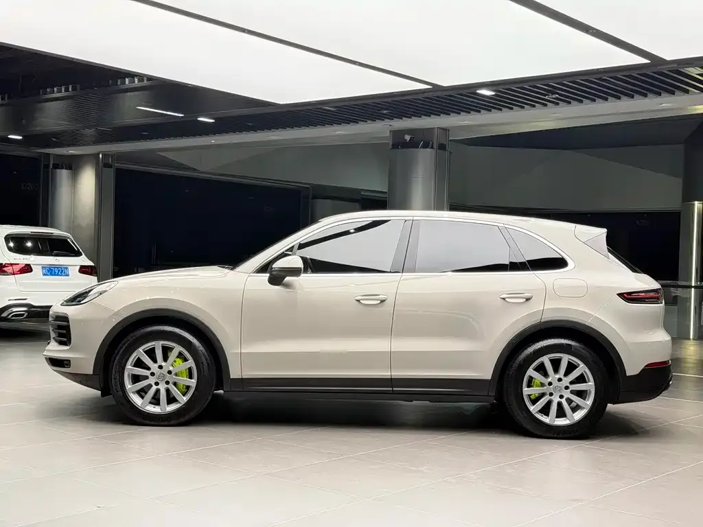 Porsche Cayenne Hybrid 2021 из CN, фото 3