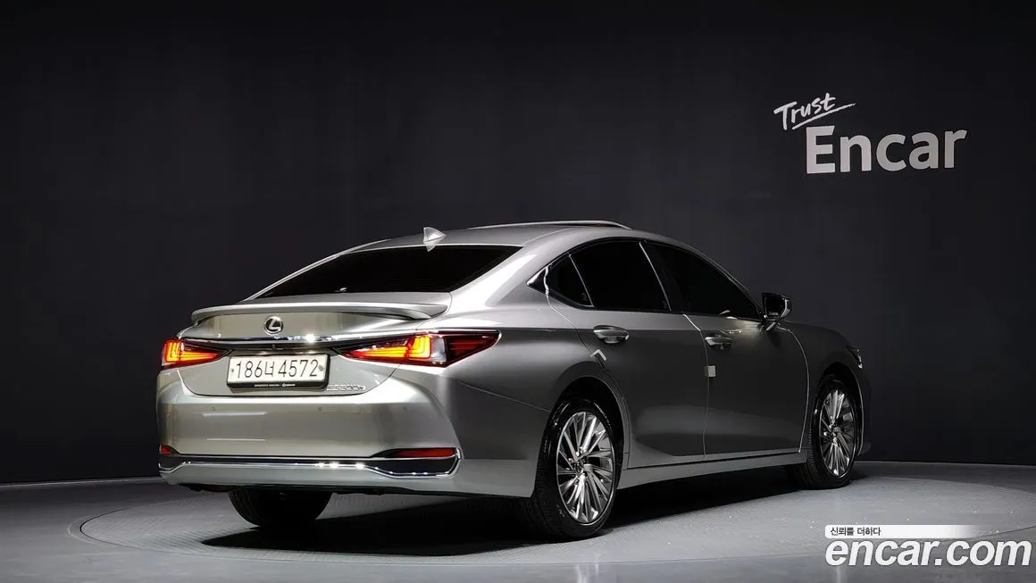 Lexus ES 2023 из KR, фото 2