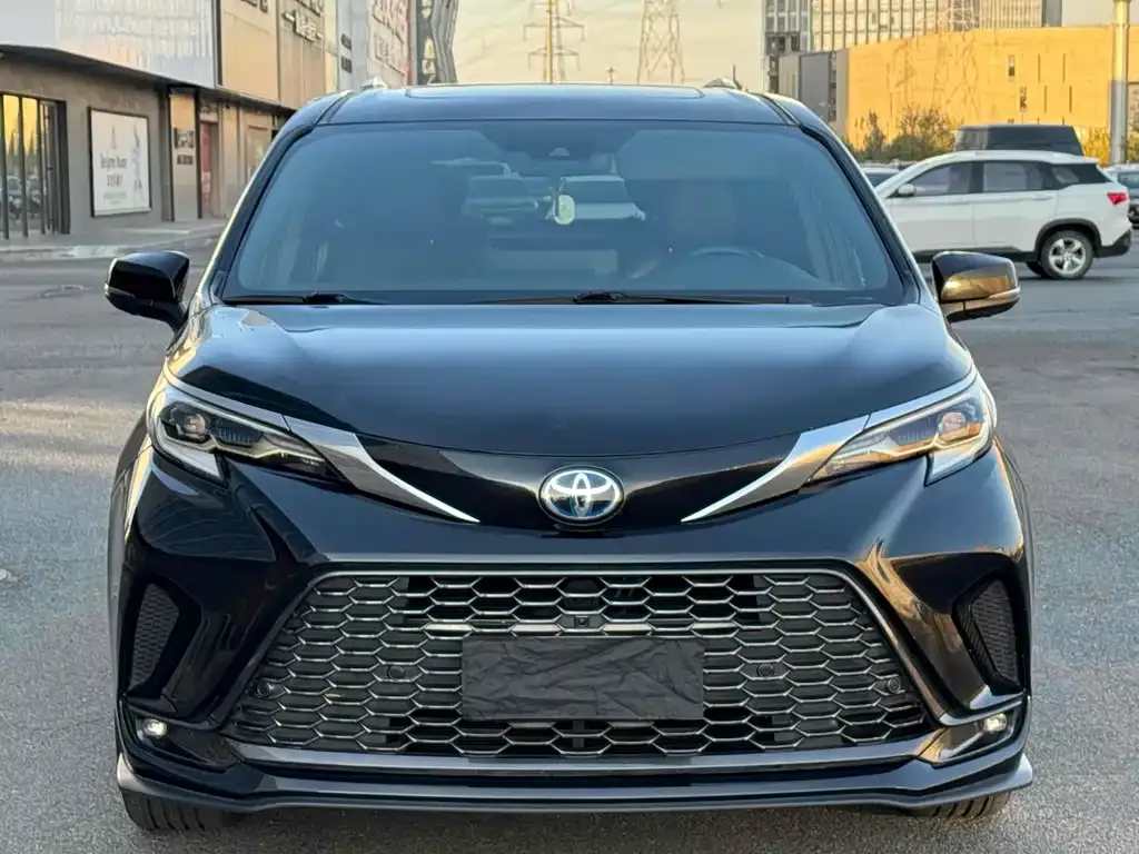 Toyota Granvia 2023 из CN, фото 1