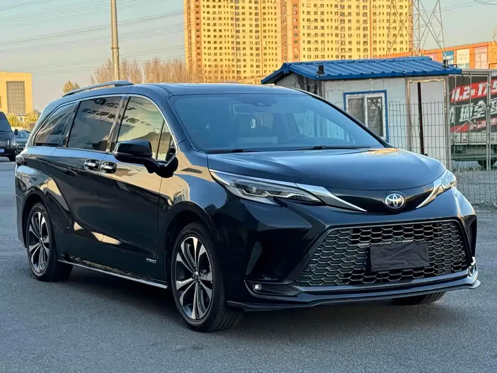 Toyota Granvia 2023 из CN, фото 2