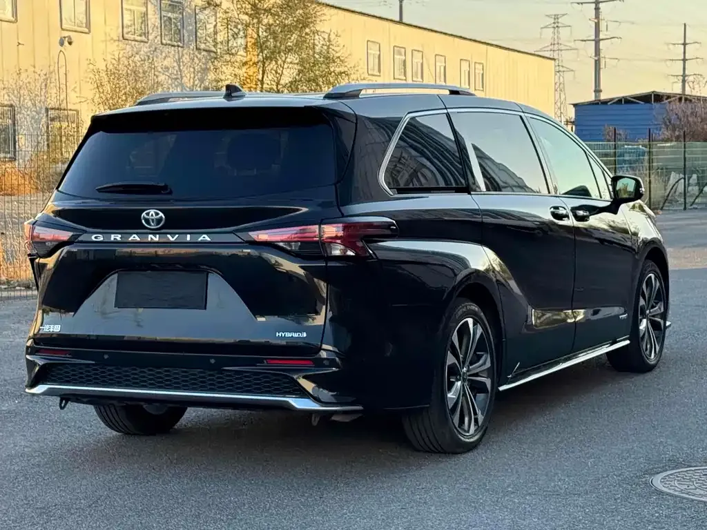 Toyota Granvia 2023 из CN, фото 6