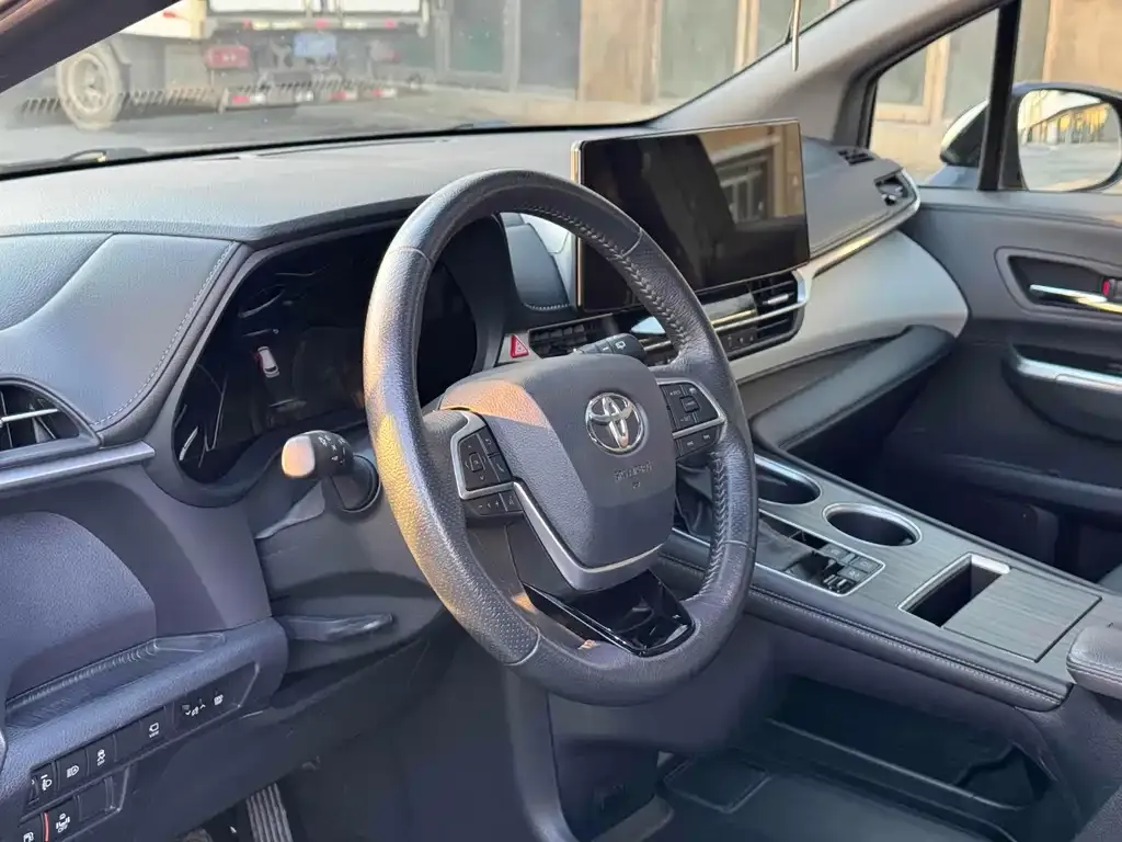 Toyota Granvia 2023 из CN, фото 7