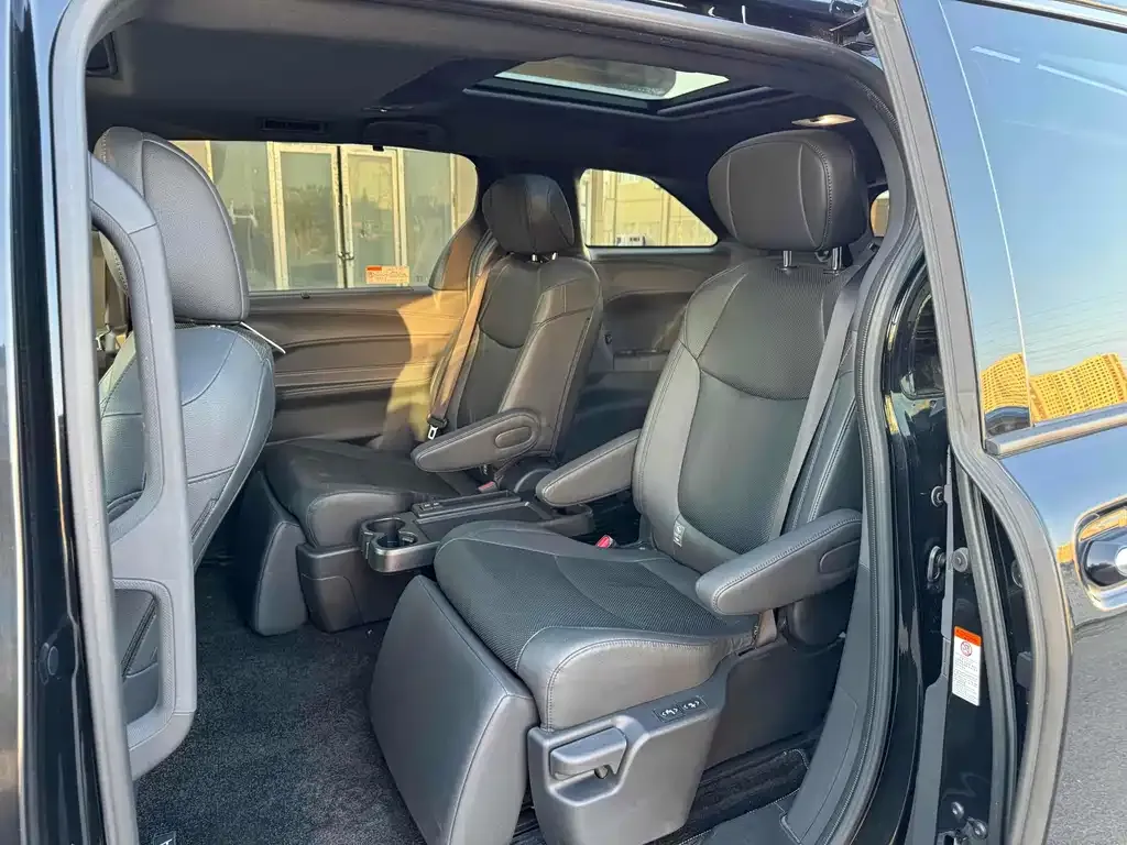 Toyota Granvia 2023 из CN, фото 8