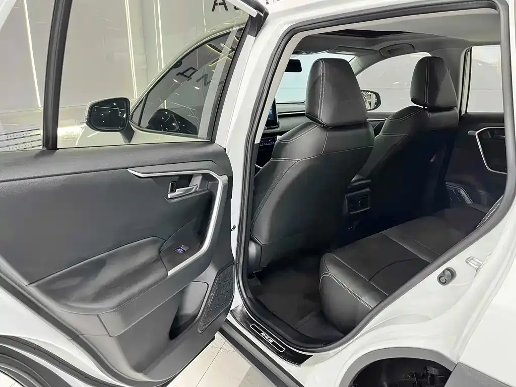 Toyota RAV4 2023 из CN, фото 7