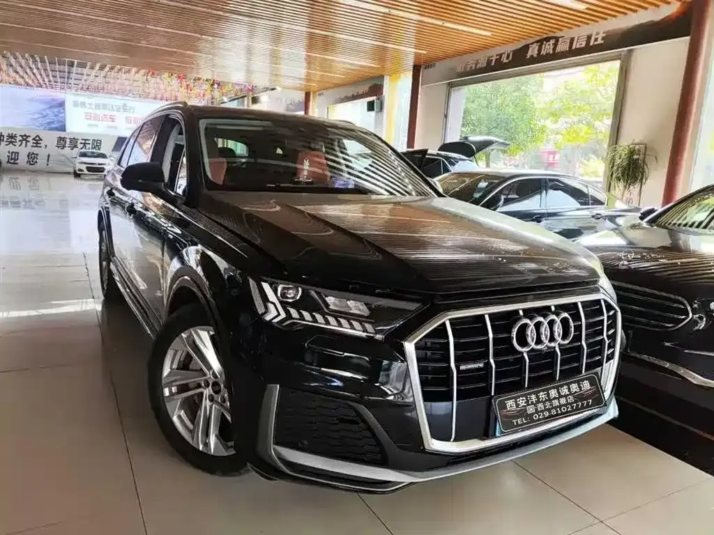 Audi Q7 2023 из CN, фото 2