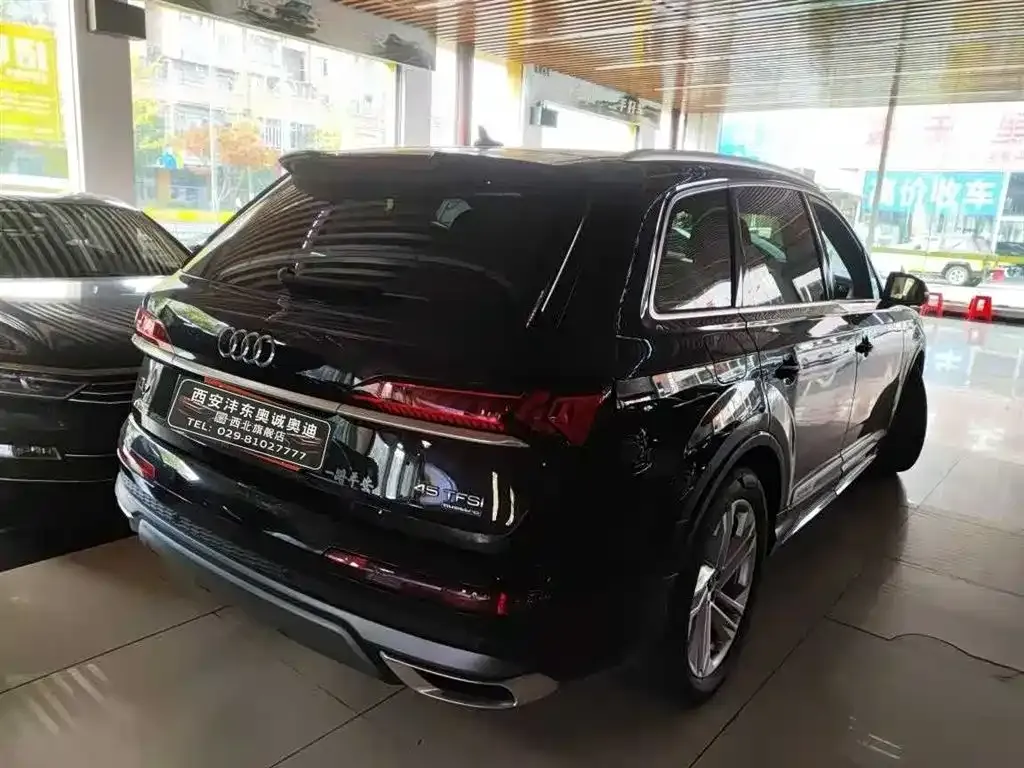 Audi Q7 2023 из CN, фото 4