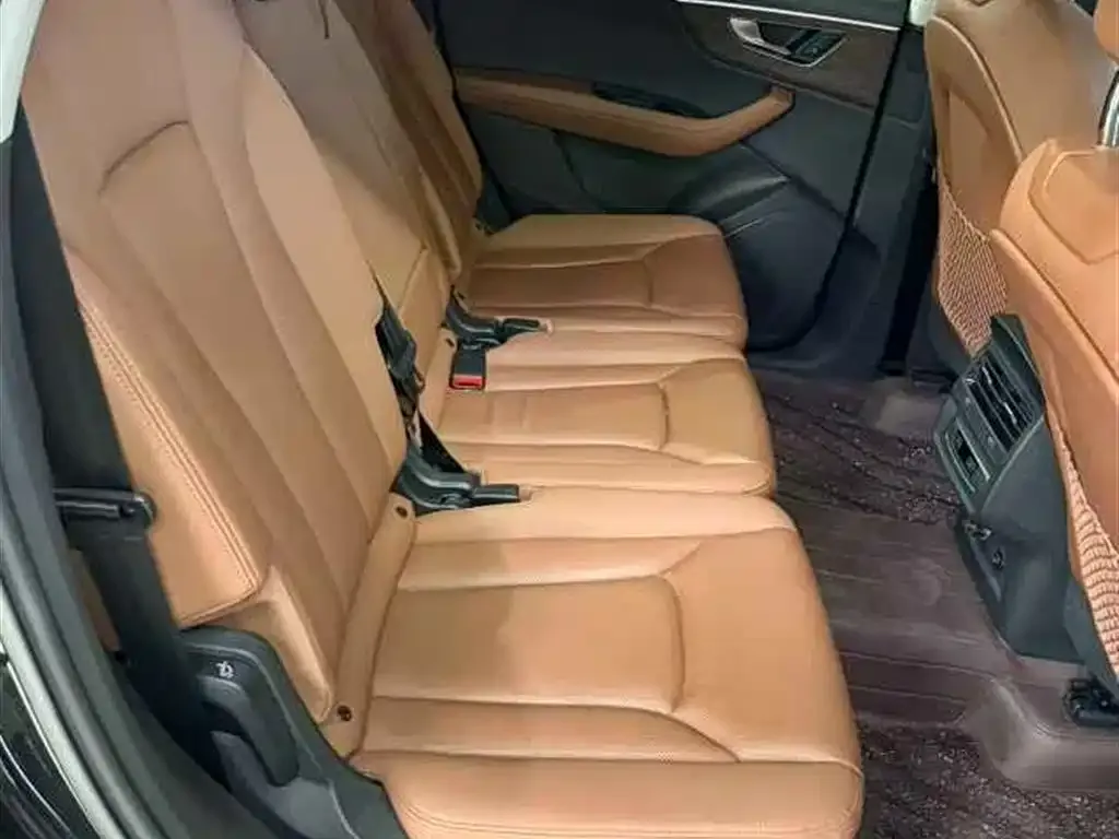 Audi Q7 2023 из CN, фото 7