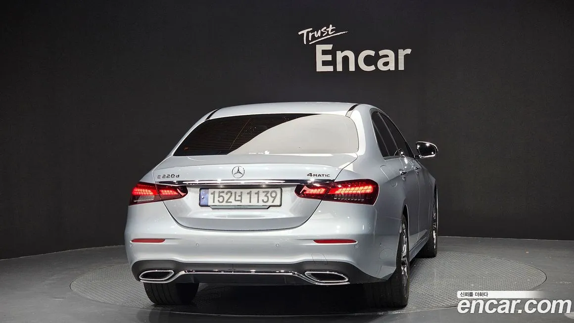 Mercedes-Benz E-Class — фото 4