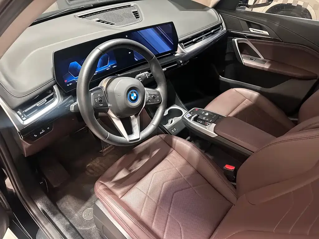 BMW iX1 2024 из CN, фото 6