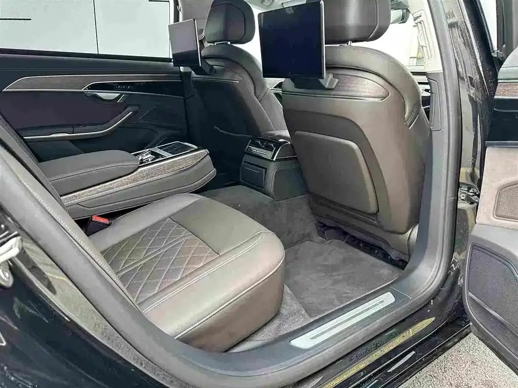 Audi A8 2024 из CN, фото 7
