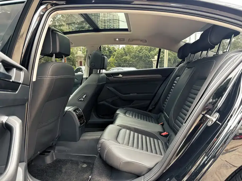 Volkswagen Magotan 2022 из CN, фото 8
