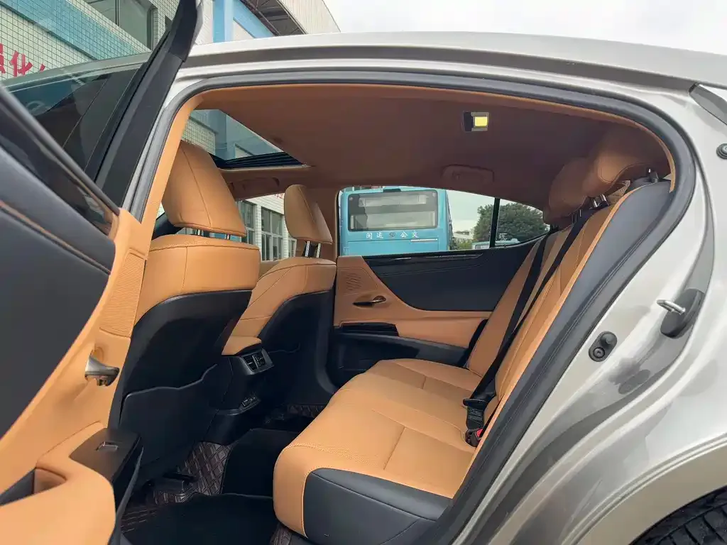 Lexus ES 2023 из CN, фото 7