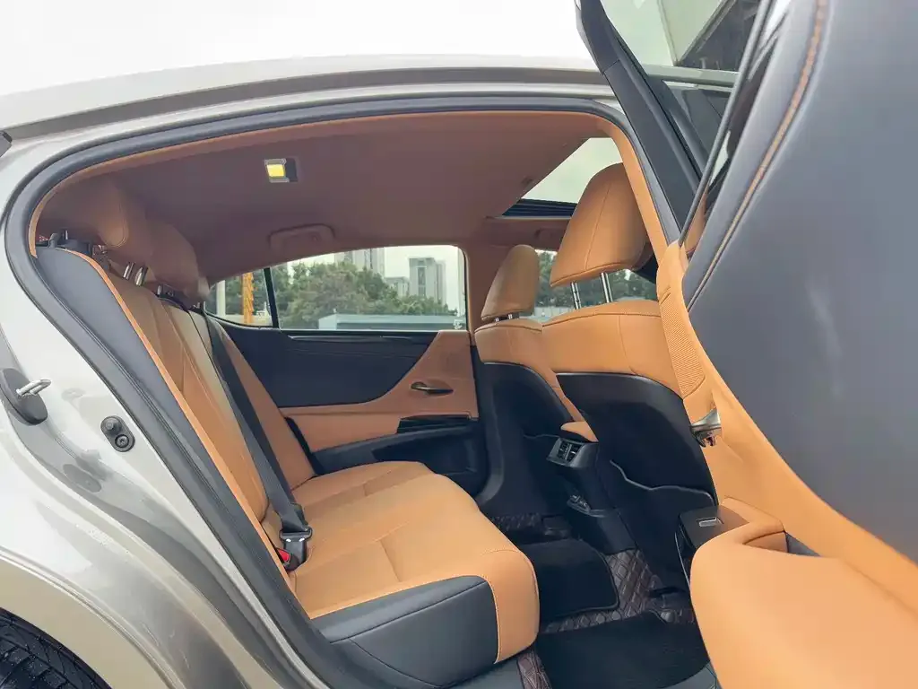 Lexus ES 2023 из CN, фото 9