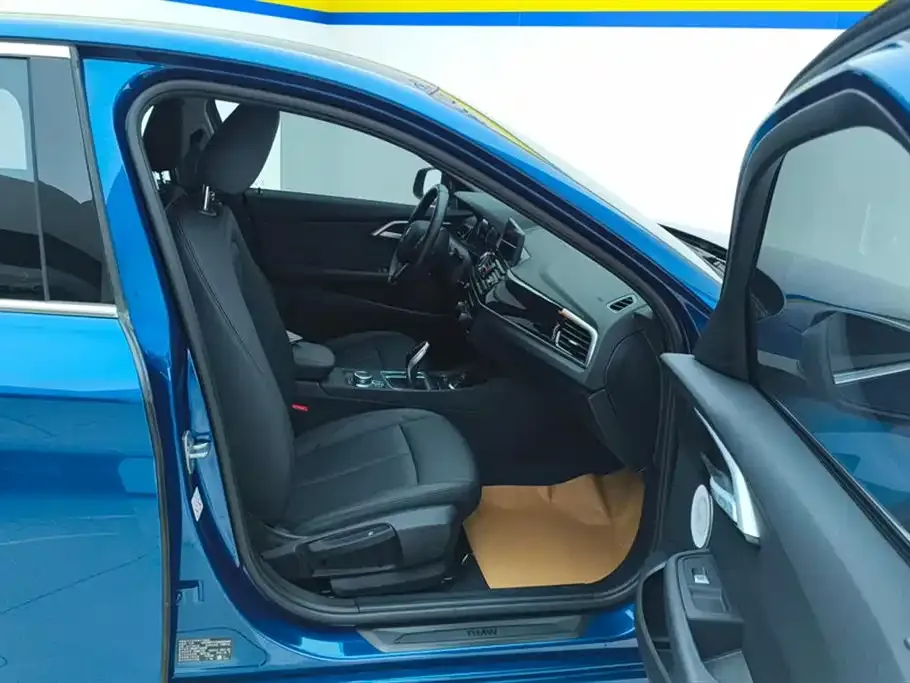 BMW 1 Series 2021 из CN, фото 8