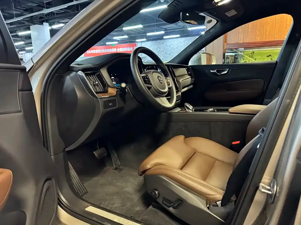 Volvo XC60 2025 из CN, фото 4