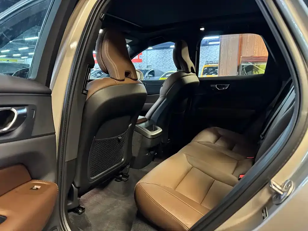 Volvo XC60 2025 из CN, фото 5