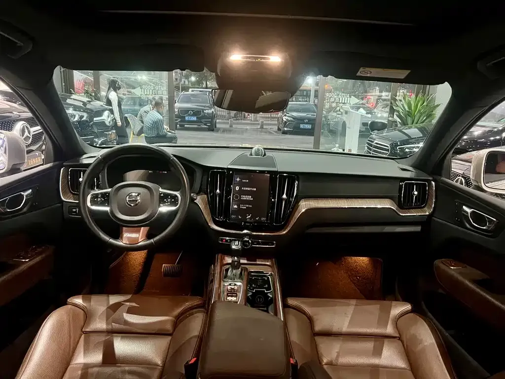 Volvo XC60 2021 из CN, фото 6