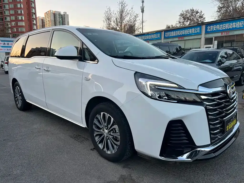 Buick GL8 2023 из CN, фото 2