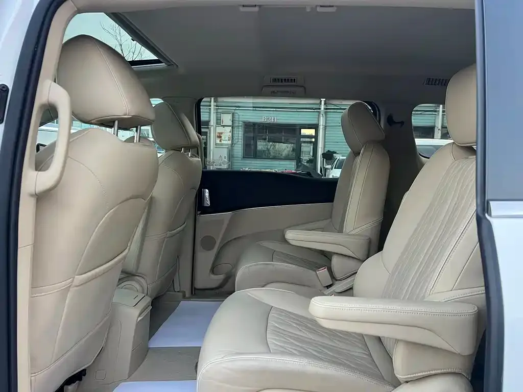 Buick GL8 2023 из CN, фото 7