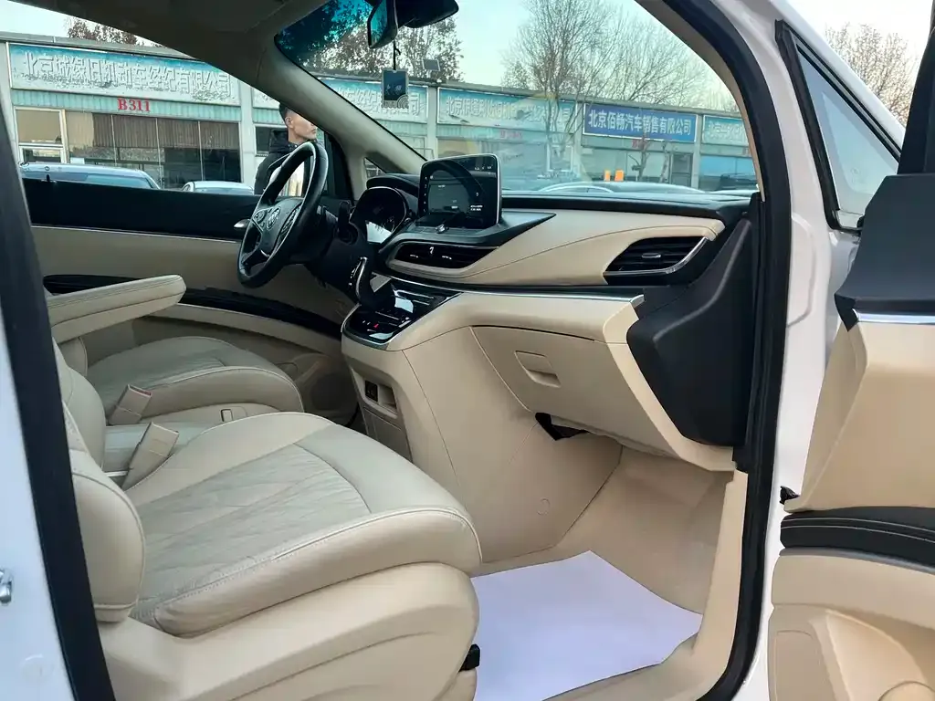 Buick GL8 2023 из CN, фото 8