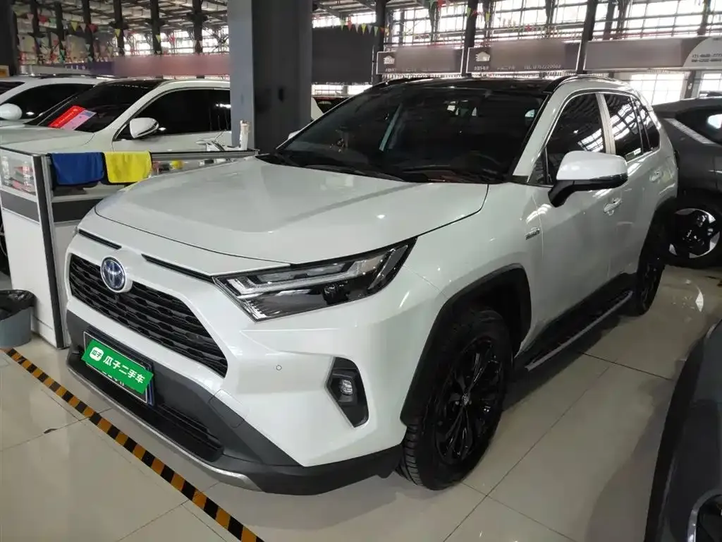 Toyota RAV4 2023 из CN, фото 1