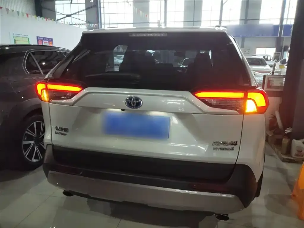 Toyota RAV4 2023 из CN, фото 6