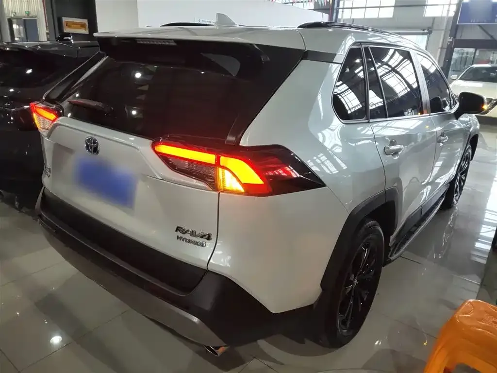 Toyota RAV4 2023 из CN, фото 7