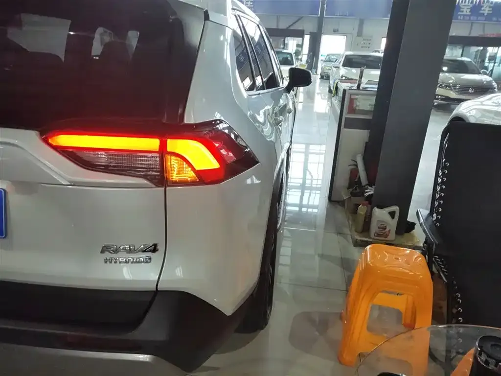 Toyota RAV4 2023 из CN, фото 8