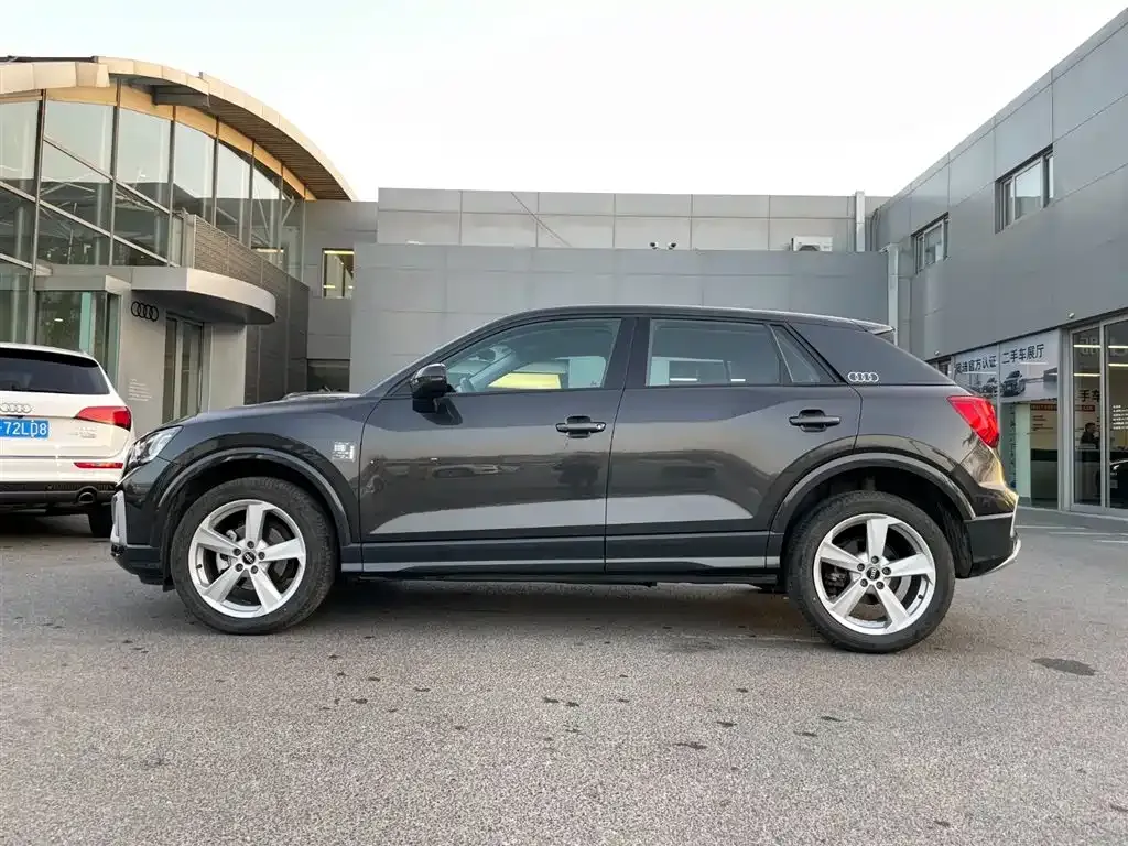 Audi Q2L 2023 из CN, фото 3
