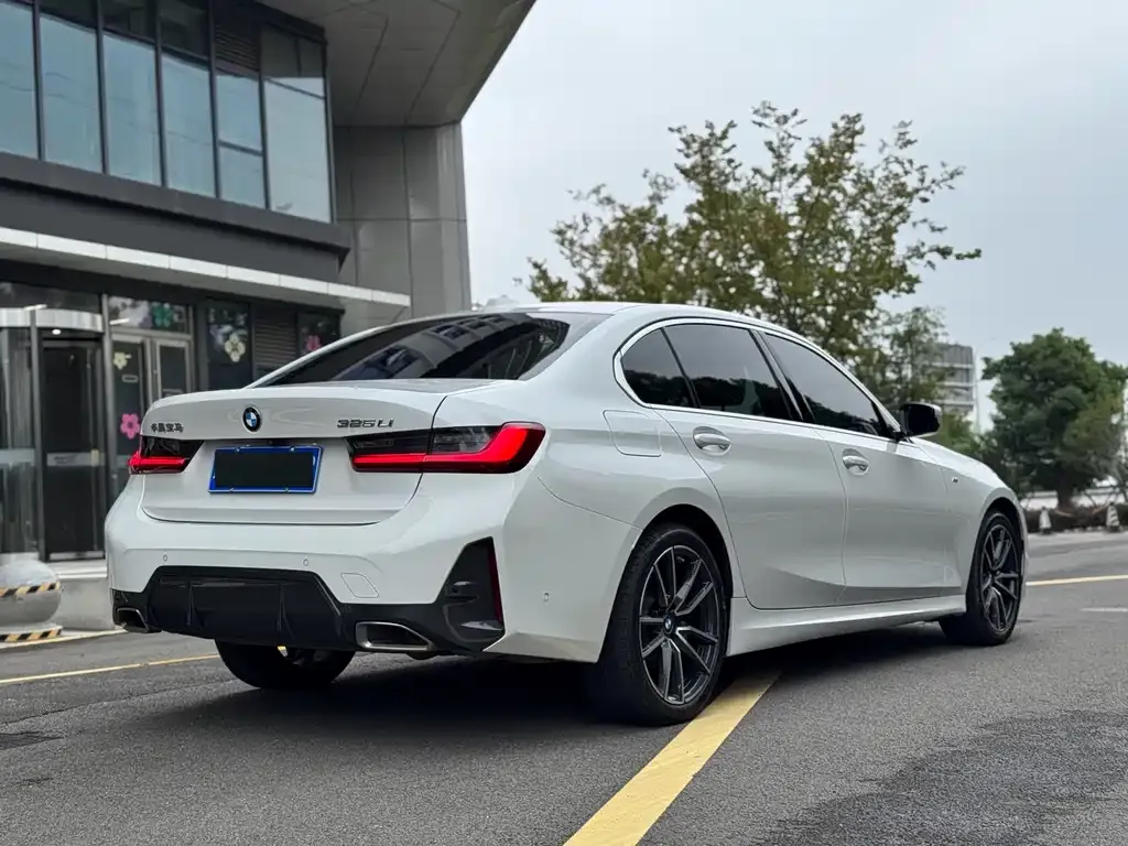 BMW 3 Series 2023 из CN, фото 10