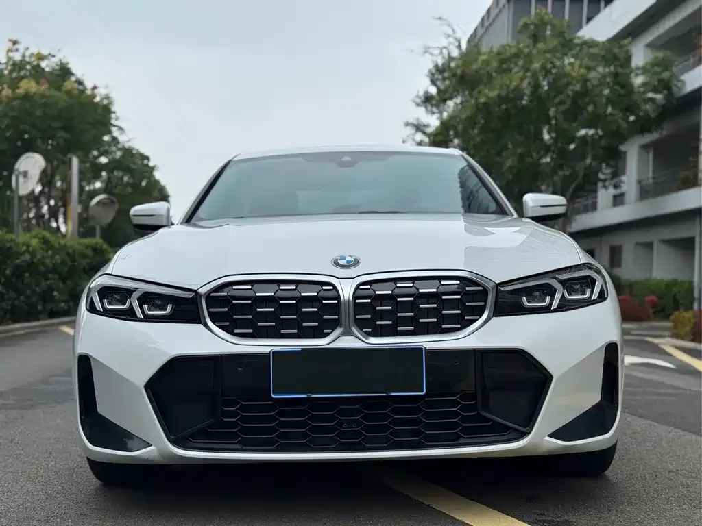 BMW 3 Series 2023 из CN, фото 2