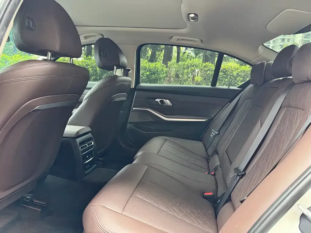 BMW 3 Series 2023 из CN, фото 8