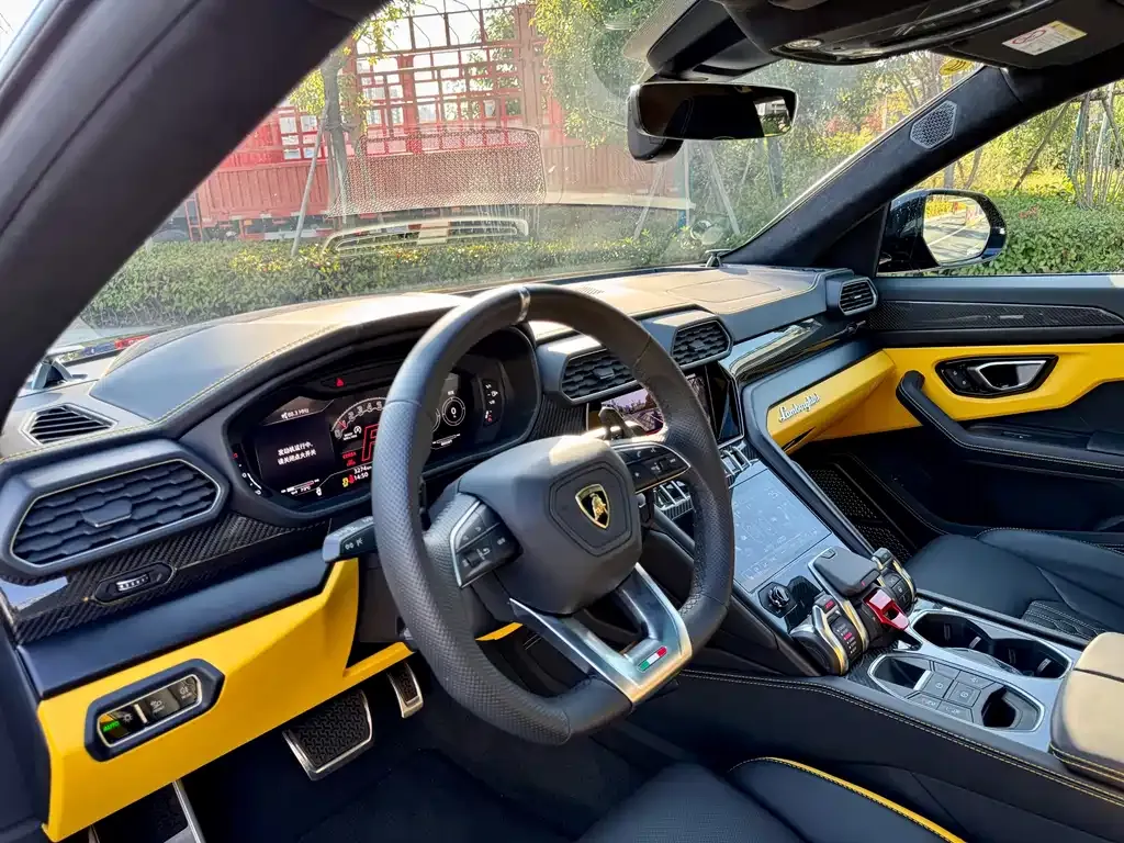 Lamborghini Urus 2025 из CN, фото 5
