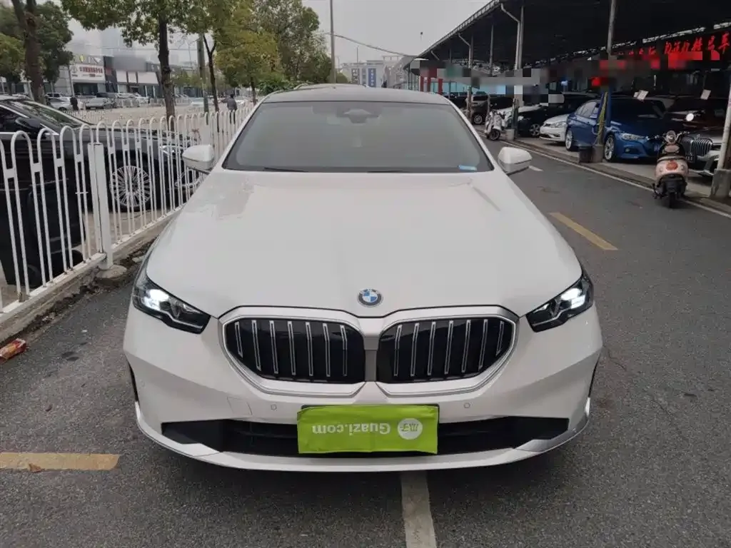 BMW 5 Series 2025 из CN, фото 3