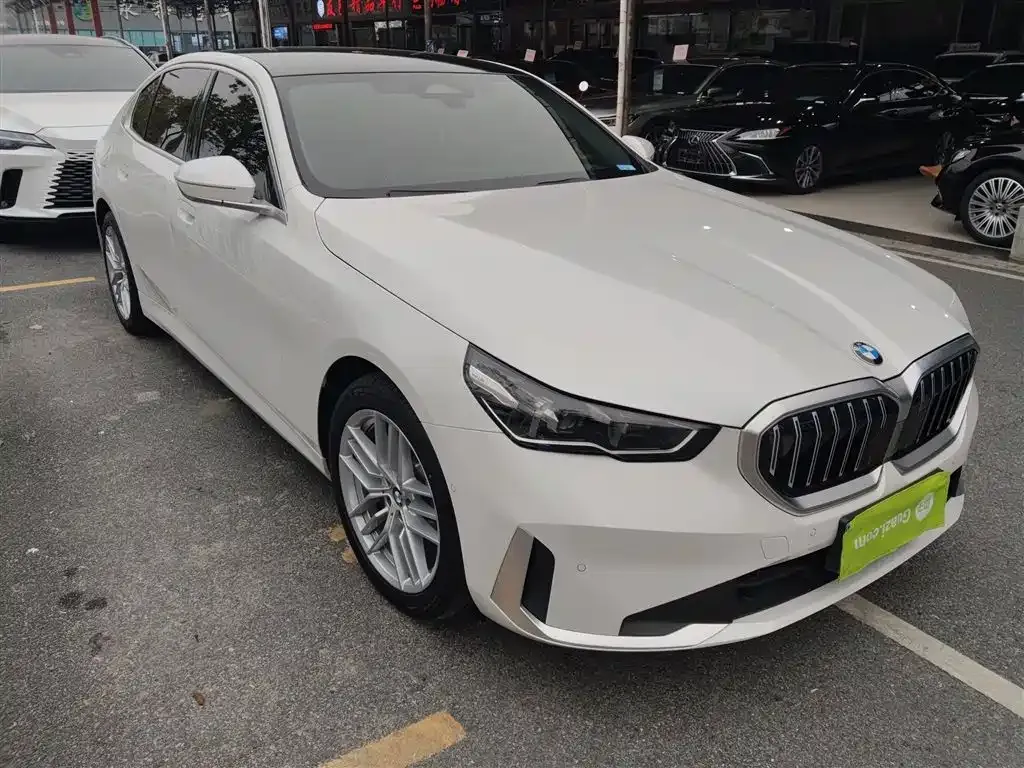 BMW 5 Series 2025 из CN, фото 4