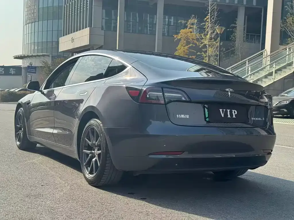 Tesla Model 3 — фото 5