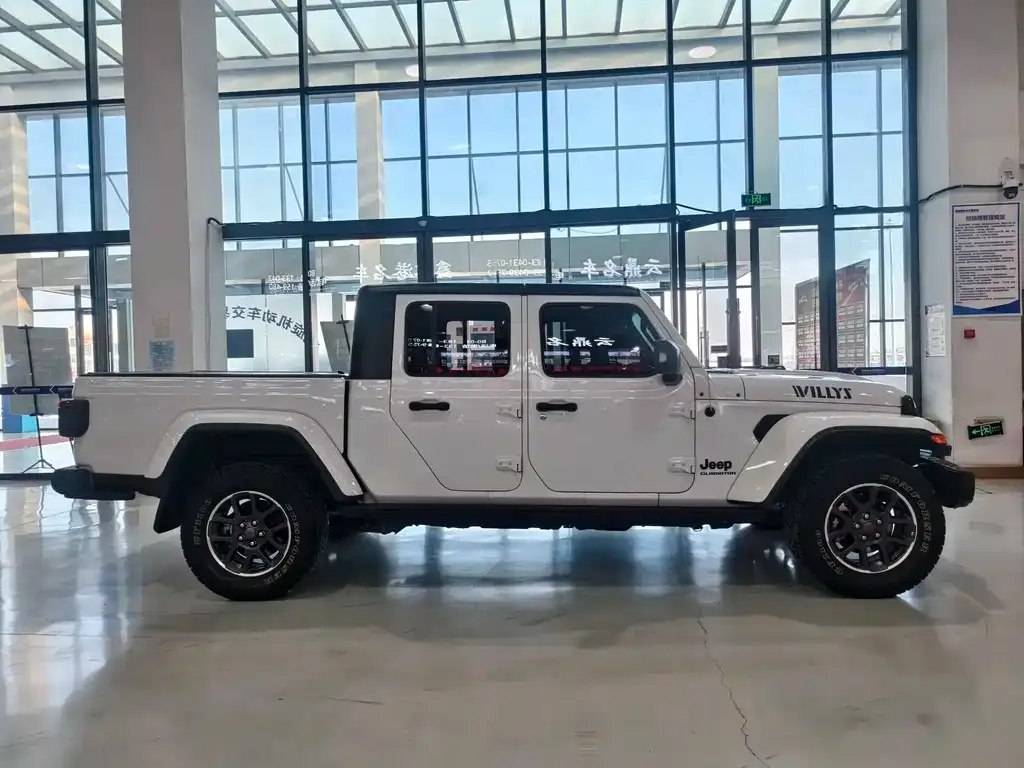 Jeep Gladiator 2023 из CN, фото 4