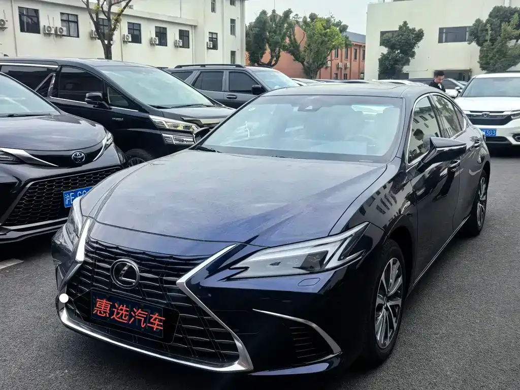 Lexus ES — фото 1