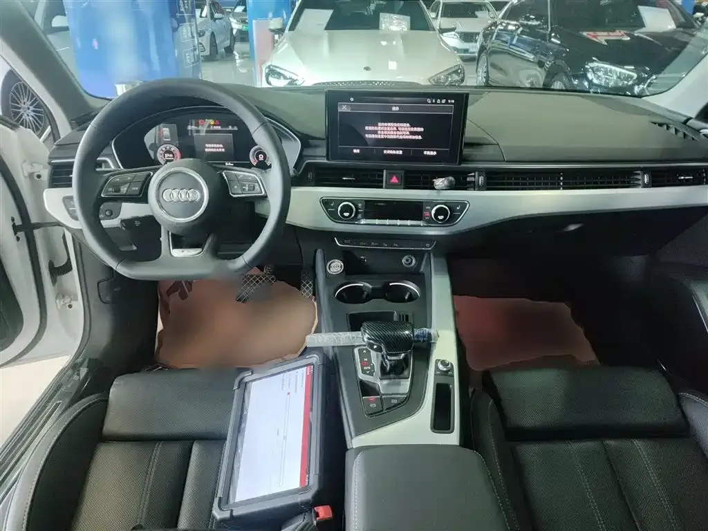 Audi A4L 2023 из CN, фото 10