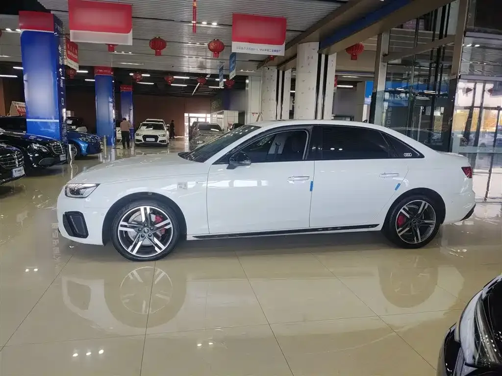 Audi A4L 2023 из CN, фото 5