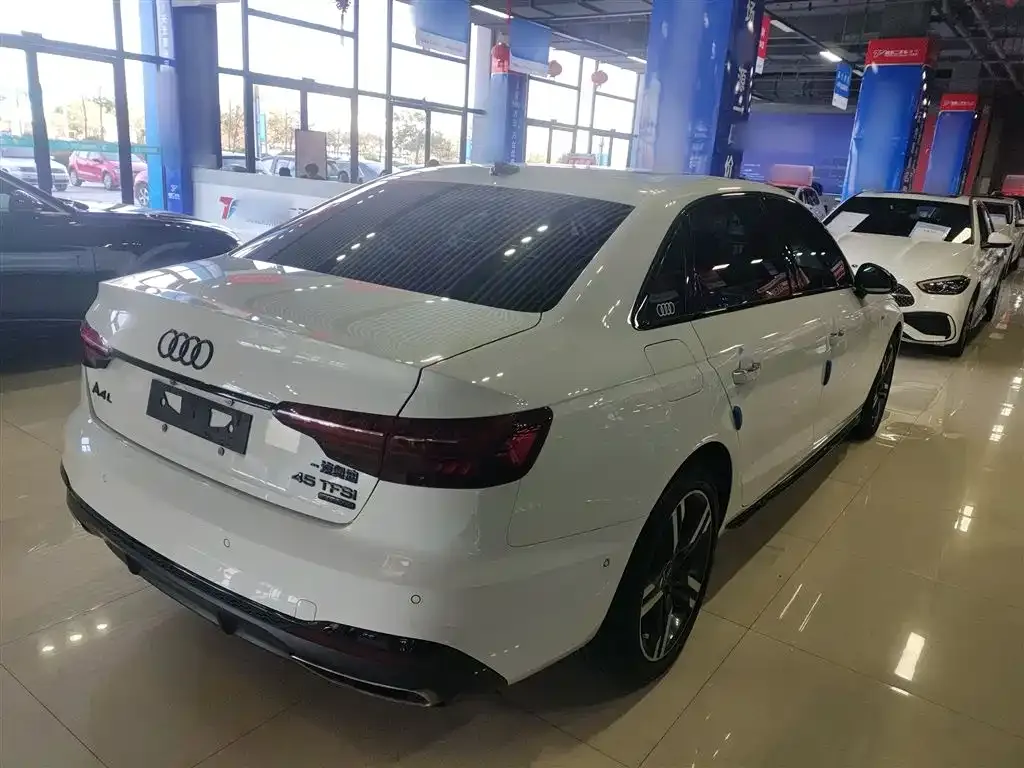Audi A4L 2023 из CN, фото 7